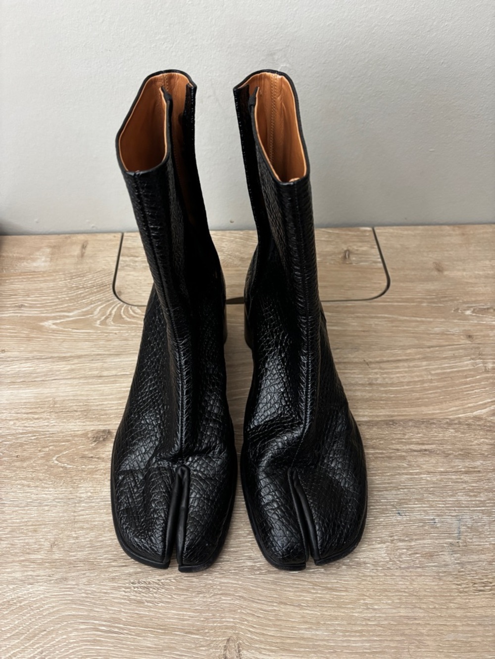 sz39 Margiela Tabi Black Textured heeled boot